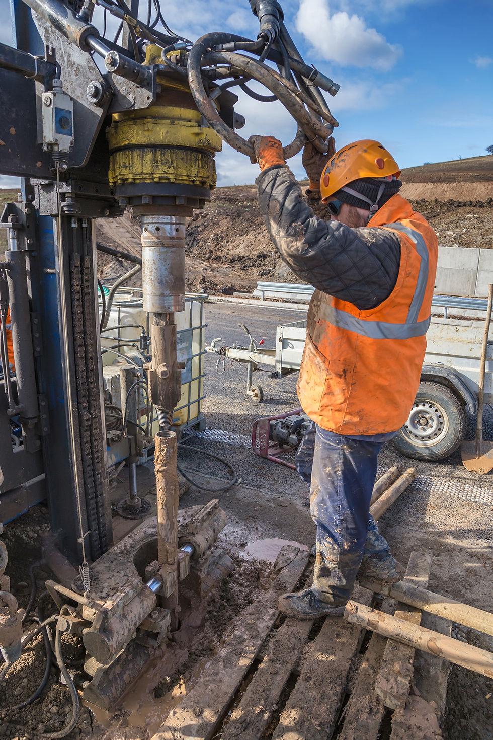 Drilling fluid mud tanks and pumps