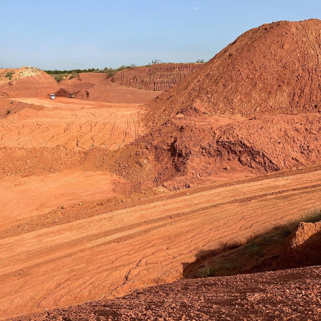 Red quarry and brick-related raw materials
