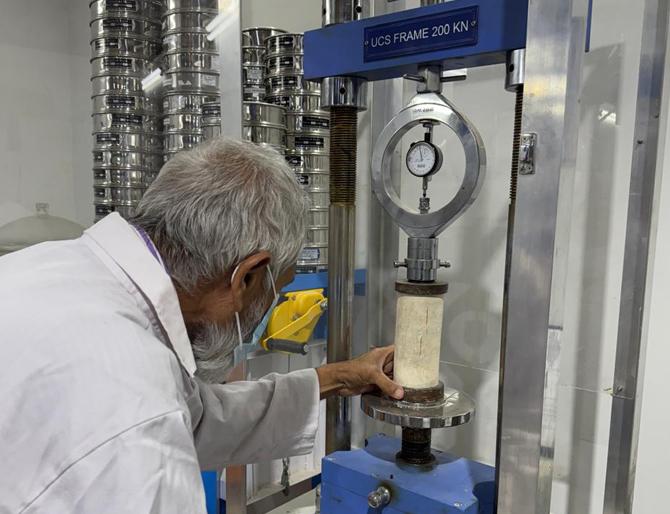 Rock cores prepared for physical and mechanical testing