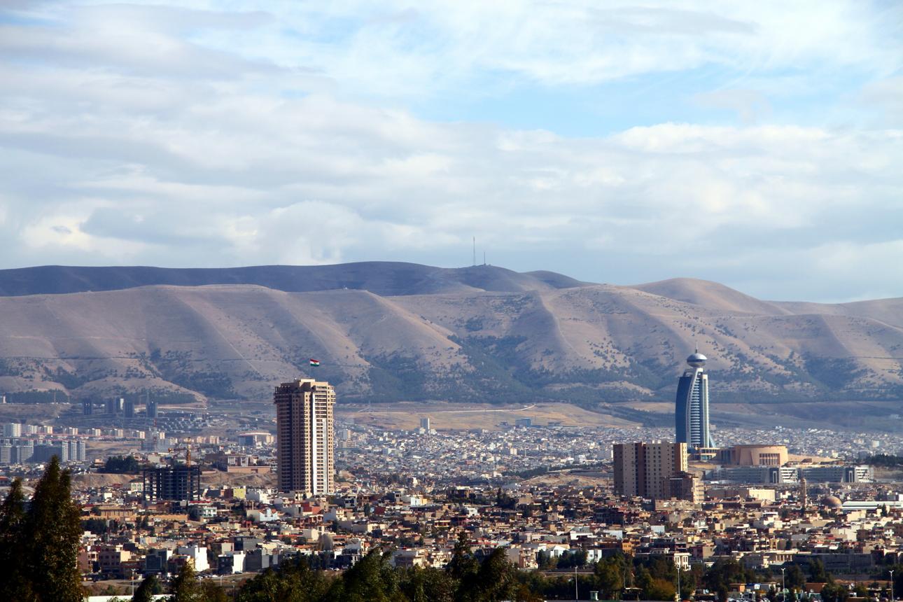 Residential development and surrounding terrain in Slemani